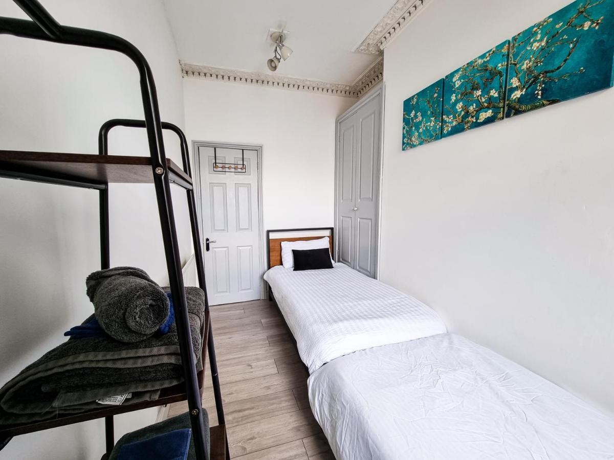 Newly Refurbished Flat In Central Cheltenham With Parking ภายนอก รูปภาพ