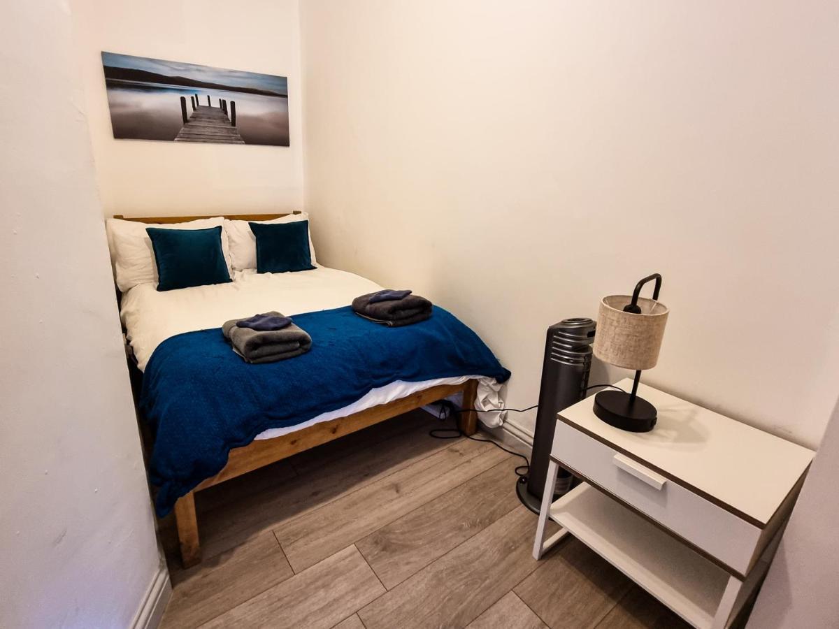 Newly Refurbished Flat In Central Cheltenham With Parking ภายนอก รูปภาพ