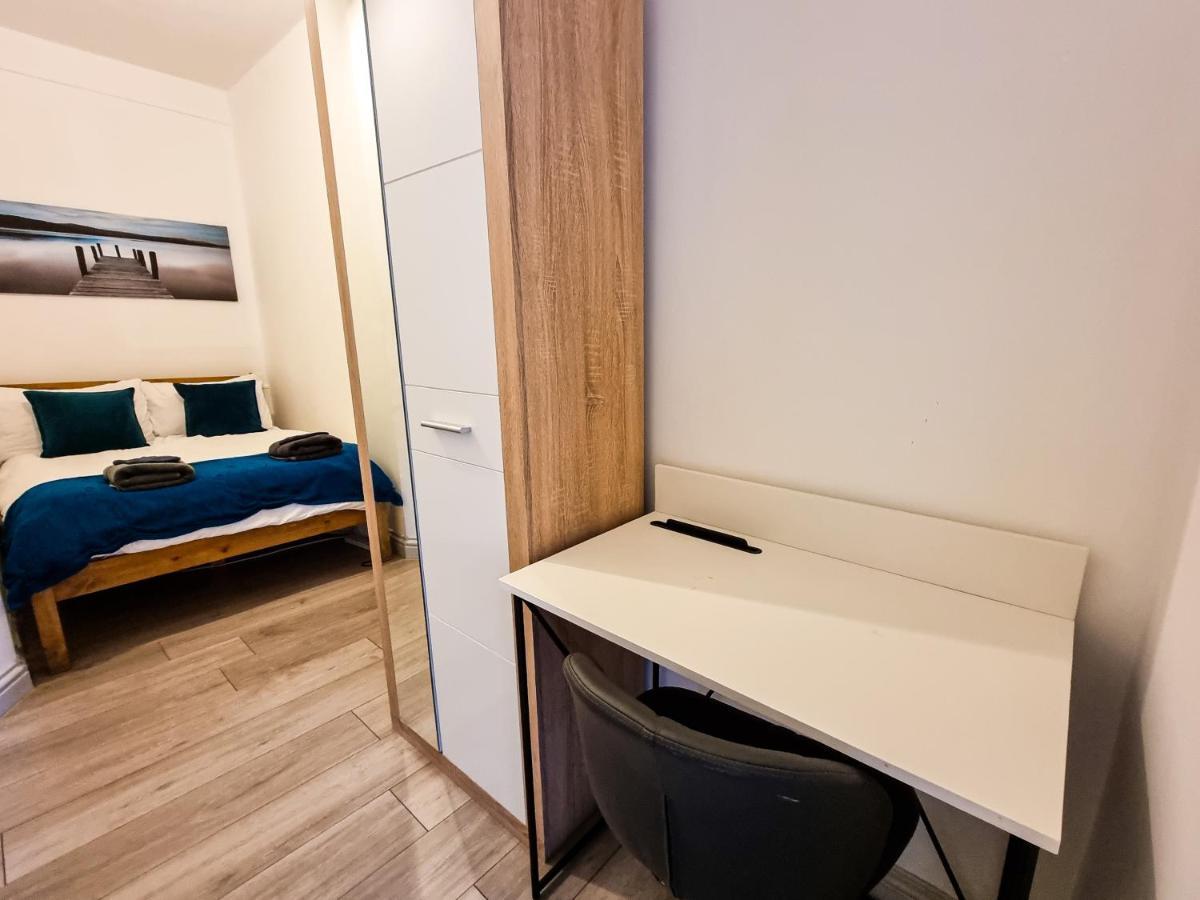 Newly Refurbished Flat In Central Cheltenham With Parking ภายนอก รูปภาพ