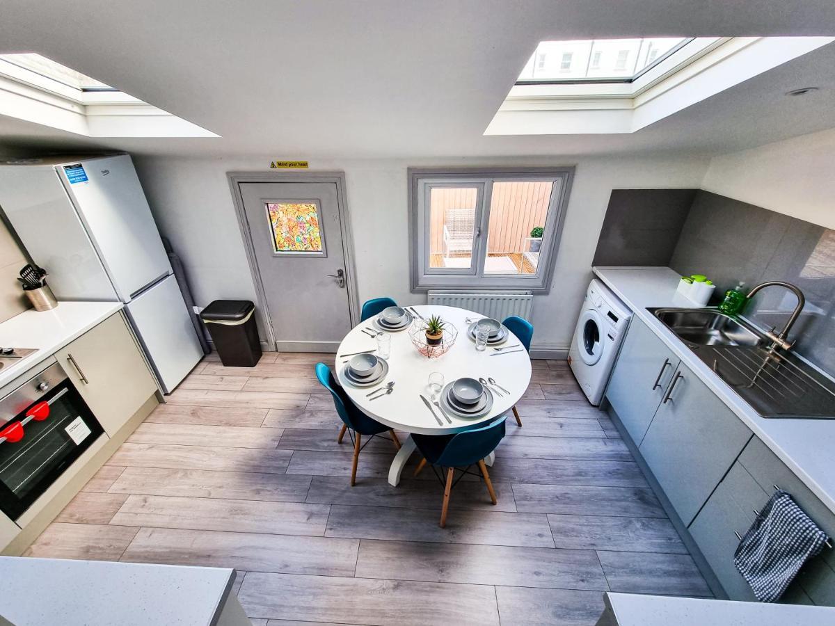 Newly Refurbished Flat In Central Cheltenham With Parking ภายนอก รูปภาพ