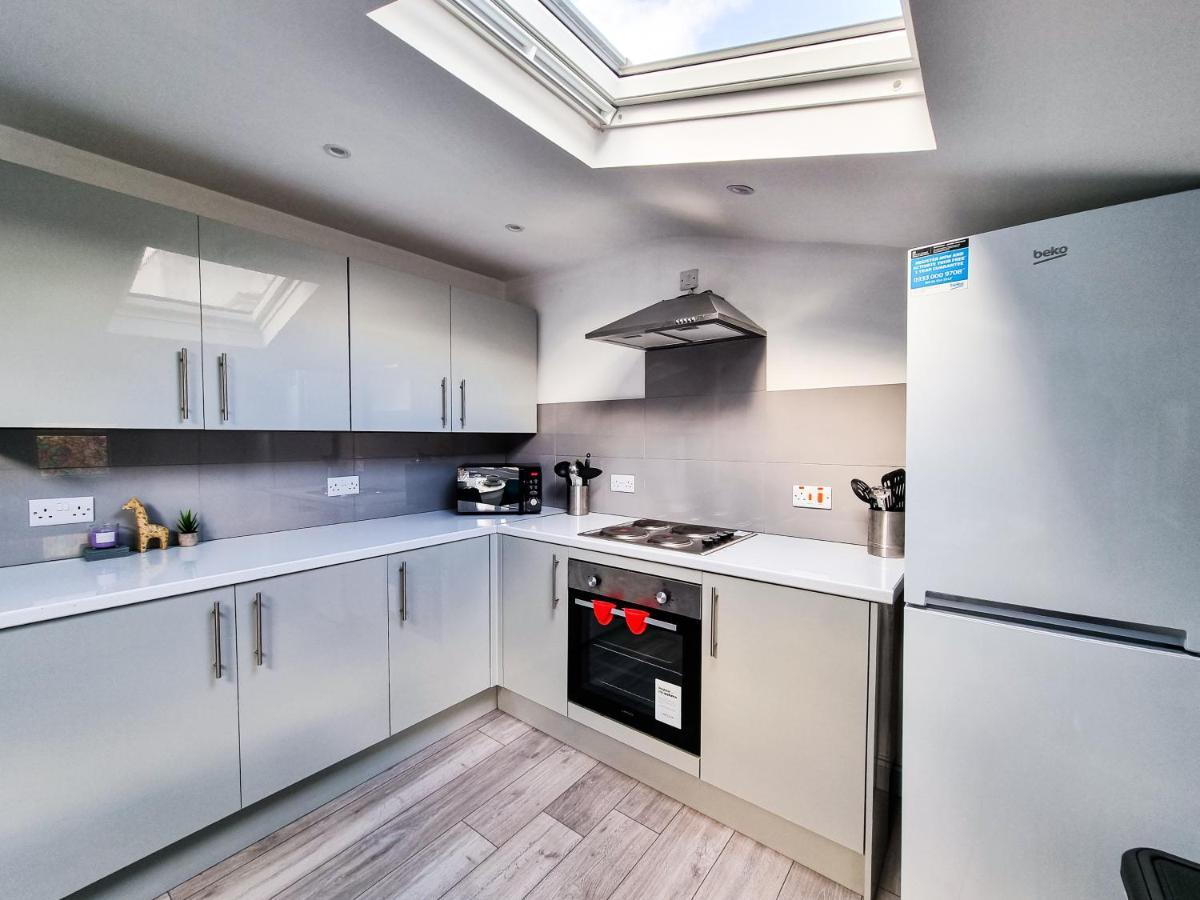 Newly Refurbished Flat In Central Cheltenham With Parking ภายนอก รูปภาพ