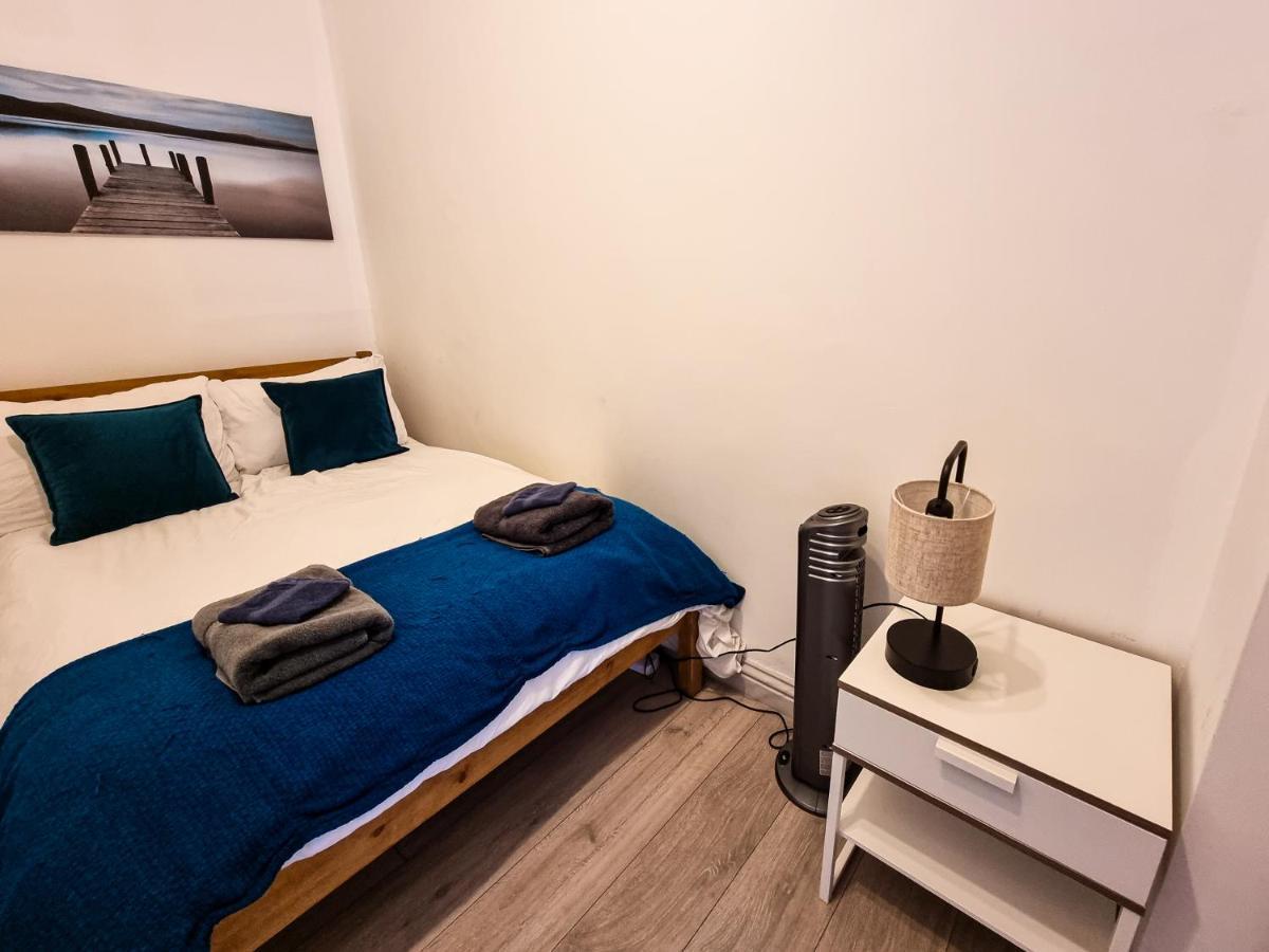 Newly Refurbished Flat In Central Cheltenham With Parking ภายนอก รูปภาพ