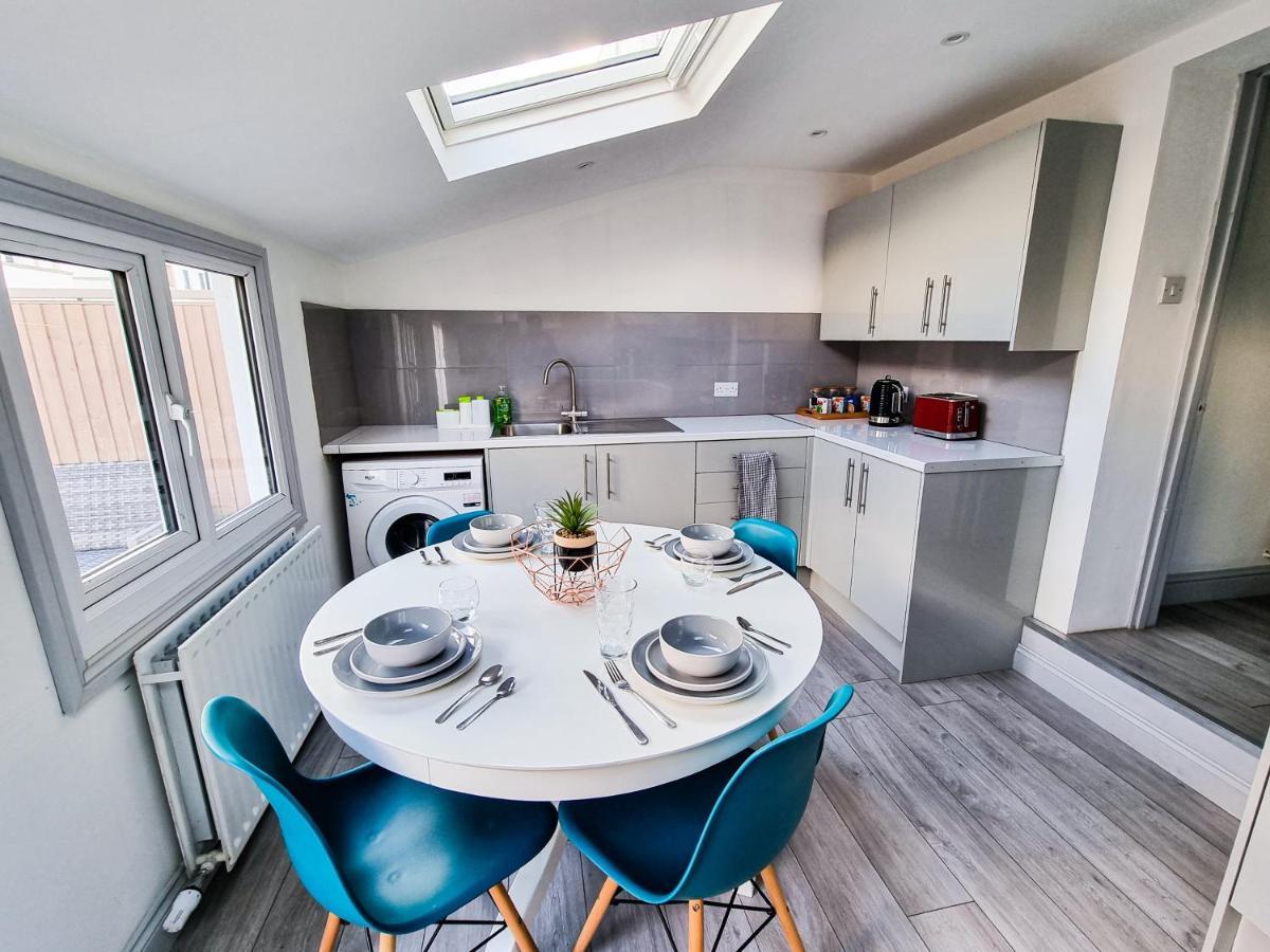 Newly Refurbished Flat In Central Cheltenham With Parking ภายนอก รูปภาพ
