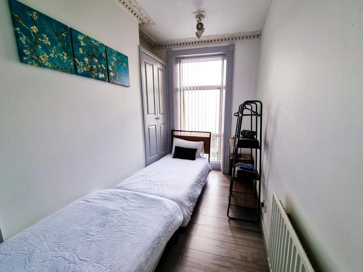Newly Refurbished Flat In Central Cheltenham With Parking ภายนอก รูปภาพ
